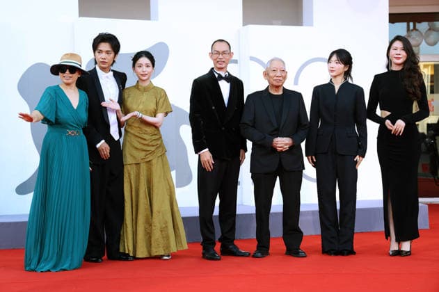 Gast, Sitong Li, Wang Xiaohui, Zheng Xuanxuan, Yuen Woo-ping, Wang Yantong und Hongchun Lan bei der Premiere des Kinofilms Bunker auf der Biennale di Venezia 2023 83. Internationale Filmfestspiele von Venedig im Palazzo del Cinema. Venedig, 08.09.2026