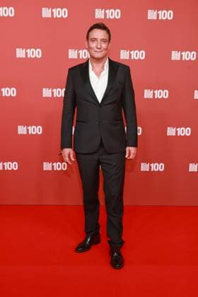 BILD100 2026 Oliver Masucci Roter Teppich zu BILD100 2026, Axel-Springer-Neubau, Berlin, Datum: 08.09.2026 Copyright: xEventpress Kratschx