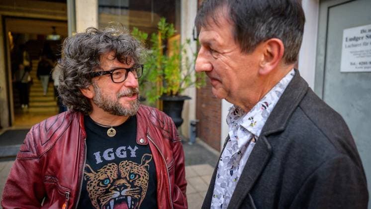 Essen: Verleihung der Comedypreise Essener Ehrendoktor und Jupps Pott ** NUR FÜR REDAKTIONELLE ZWECKE ** EDITORIAL USE ONLY **<p>Hennes Bender und Sigi Domke bei der Verleihung der Comedypreise Essener Ehrendoktor und Jupps Pott am Dienstag, den 8. September 2026, im Stratmanns Theater in Essen. Deutschland NRW Essen Copyright: UwexErnst
