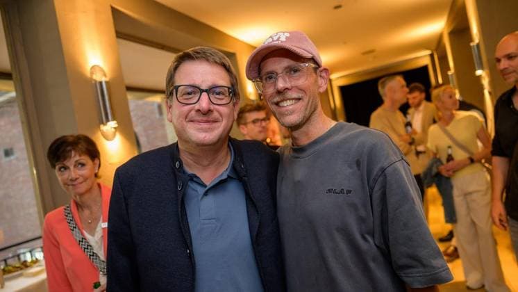 Essen: Verleihung der Comedypreise Essener Ehrendoktor und Jupps Pott ** NUR FÜR REDAKTIONELLE ZWECKE ** EDITORIAL USE ONLY **<p>Kai Magnus Sting (l.) und Philipp Stratmann bei der Verleihung der Comedypreise Essener Ehrendoktor und Jupps Pott am Dienstag, den 8. September 2026, im Stratmanns Theater in Essen. Deutschland NRW Essen Copyright: UwexErnst