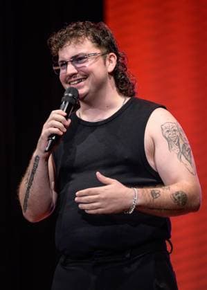 Essen: Verleihung der Comedypreise Essener Ehrendoktor und Jupps Pott ** NUR FÜR REDAKTIONELLE ZWECKE ** EDITORIAL USE ONLY **<p>Jupps Pott Preisträger Ryko bei der Verleihung der Comedypreise Essener Ehrendoktor und Jupps Pott am Dienstag, den 8. September 2026, im Stratmanns Theater in Essen. Deutschland NRW Essen Copyright: UwexErnst