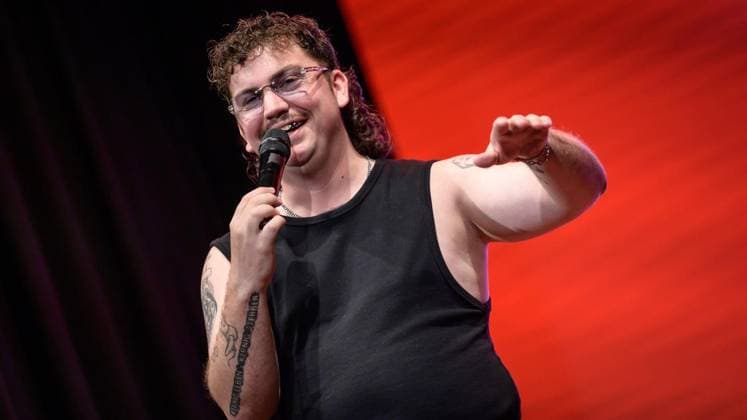 Essen: Verleihung der Comedypreise Essener Ehrendoktor und Jupps Pott ** NUR FÜR REDAKTIONELLE ZWECKE ** EDITORIAL USE ONLY **<p>Jupps Pott Preisträger Ryko bei der Verleihung der Comedypreise Essener Ehrendoktor und Jupps Pott am Dienstag, den 8. September 2026, im Stratmanns Theater in Essen. Deutschland NRW Essen Copyright: UwexErnst