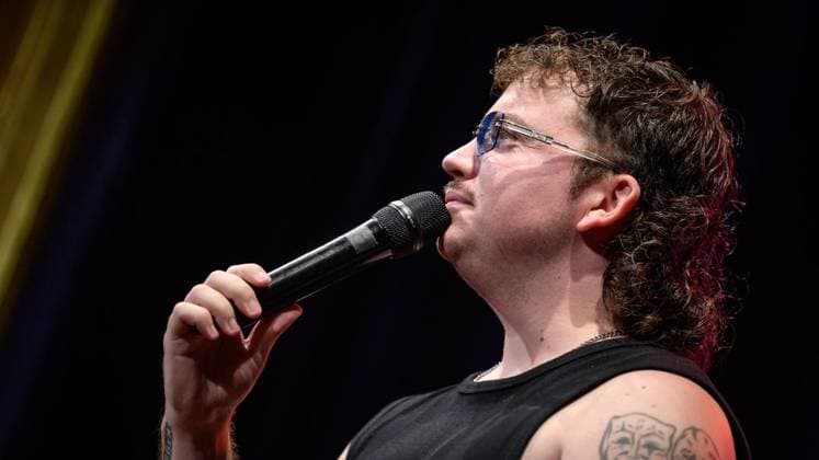 Essen: Verleihung der Comedypreise Essener Ehrendoktor und Jupps Pott ** NUR FÜR REDAKTIONELLE ZWECKE ** EDITORIAL USE ONLY **<p>Jupps Pott Preisträger Ryko bei der Verleihung der Comedypreise Essener Ehrendoktor und Jupps Pott am Dienstag, den 8. September 2026, im Stratmanns Theater in Essen. Deutschland NRW Essen Copyright: UwexErnst