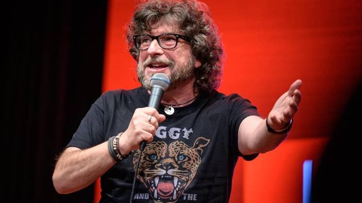 Essen: Verleihung der Comedypreise Essener Ehrendoktor und Jupps Pott ** NUR FÜR REDAKTIONELLE ZWECKE ** EDITORIAL USE ONLY **<p>Hennes Bender bei der Verleihung der Comedypreise Essener Ehrendoktor und Jupps Pott am Dienstag, den 8. September 2026, im Stratmanns Theater in Essen. Deutschland NRW Essen Copyright: UwexErnst