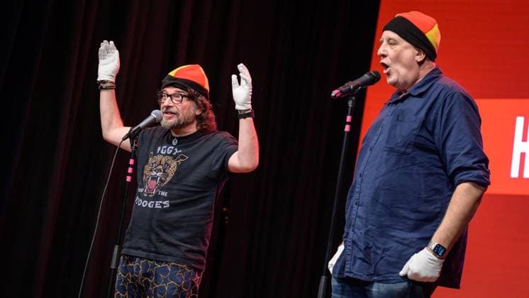 Essen: Verleihung der Comedypreise Essener Ehrendoktor und Jupps Pott ** NUR FÜR REDAKTIONELLE ZWECKE ** EDITORIAL USE ONLY **<p>Hennes Bender (l.) und Heinz-Peter Lengkeit bei der Verleihung der Comedypreise Essener Ehrendoktor und Jupps Pott am Dienstag, den 8. September 2026, im Stratmanns Theater in Essen. Deutschland NRW Essen Copyright: UwexErnst