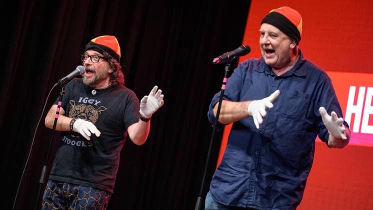 Essen: Verleihung der Comedypreise Essener Ehrendoktor und Jupps Pott ** NUR FÜR REDAKTIONELLE ZWECKE ** EDITORIAL USE ONLY **<p>Hennes Bender (l.) und Heinz-Peter Lengkeit bei der Verleihung der Comedypreise Essener Ehrendoktor und Jupps Pott am Dienstag, den 8. September 2026, im Stratmanns Theater in Essen. Deutschland NRW Essen Copyright: UwexErnst