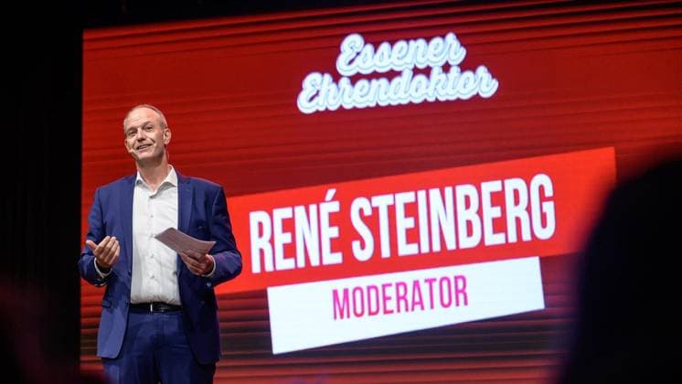 Essen: Verleihung der Comedypreise Essener Ehrendoktor und Jupps Pott ** NUR FÜR REDAKTIONELLE ZWECKE ** EDITORIAL USE ONLY **<p>Bei der Verleihung der Comedypreise Essener Ehrendoktor und Jupps Pott am Dienstag, den 8. September 2026, im Stratmanns Theater in Essen. Deutschland NRW Essen Copyright: UwexErnst