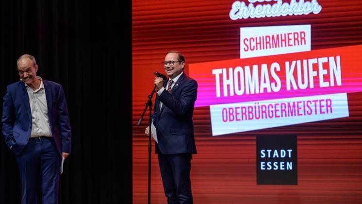 Essen: Verleihung der Comedypreise Essener Ehrendoktor und Jupps Pott ** NUR FÜR REDAKTIONELLE ZWECKE ** EDITORIAL USE ONLY **<p>Bei der Verleihung der Comedypreise Essener Ehrendoktor und Jupps Pott am Dienstag, den 8. September 2026, im Stratmanns Theater in Essen. Deutschland NRW Essen Copyright: UwexErnst