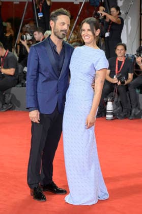 Scoot McNairy und Sosie Bacon bei der Premiere des Kinofilms Company auf der Biennale di Venezia 2023 83. Internationale Filmfestspiele von Venedig im Palazzo del Cinema. Venedig, 08.09.2026