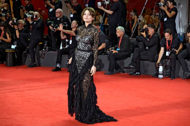 Emily Alyn Lind bei der Premiere des Kinofilms Company auf der Biennale di Venezia 2023 83. Internationale Filmfestspiele von Venedig im Palazzo del Cinema. Venedig, 08.09.2026