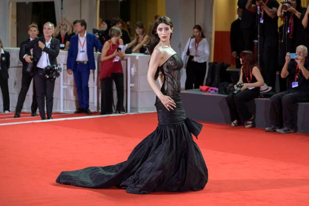 Caylee Cowan bei der Premiere des Kinofilms Company auf der Biennale di Venezia 2023 83. Internationale Filmfestspiele von Venedig im Palazzo del Cinema. Venedig, 08.09.2026