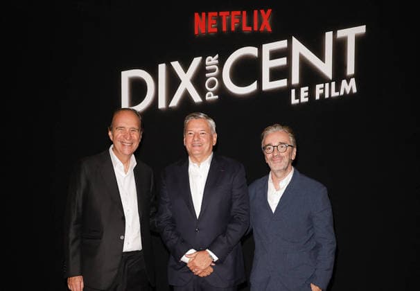 Xavier Niel, Ted Sarandos, CEO of Netflix, and Pierre Antoine Capton; Preview screening of the film *Dix pour cent* at the Olympia in Paris on September 8, 2026; Coadic Guirec; Bestimage; Preview of the film *Dix pour cent* at the Olympia in Paris on September 8, 2026; Paris, France  Copyright: xCOADICxGUIRECx xBESTIMAGExCOADICxGUIRECx xBESTIMAGEx