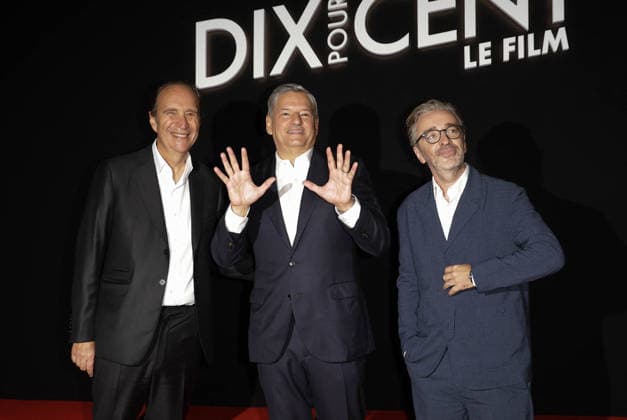 Xavier Niel, Ted Sarandos, CEO of Netflix, and Pierre Antoine Capton; Preview screening of the film *Dix pour cent* at the Olympia in Paris on September 8, 2026; Coadic Guirec; Bestimage; Preview of the film *Dix pour cent* at the Olympia in Paris on September 8, 2026; Paris, France  Copyright: xCOADICxGUIRECx xBESTIMAGExCOADICxGUIRECx xBESTIMAGEx