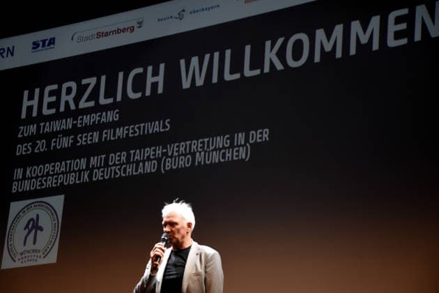 Matthias Helwig Festivalleiter Starnberg 08.09.2026 Schlossberghalle 20. Fuenf Seen Filmvestival Taiwan-Abend in Kooperation mit der Taipeh-Vertretung in der Bundesrepublik Deutschland (Büro München) statt. Dr. Ian-Tsing Generaldirektor Foto Starnberg