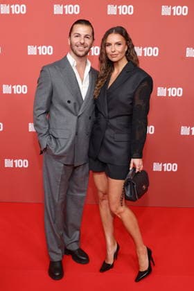 08.09.2026, Riccardo Basile, Laura Wontorra auf dem Roten Teppich zu BILD100 2026, Axel-Springer-Neubau, Berlin, Berlin