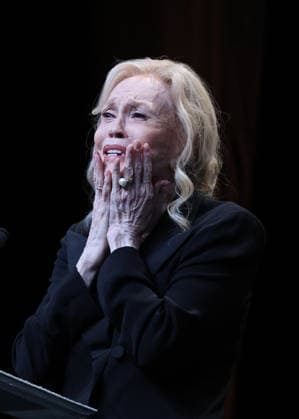 Faye Dunaway receives the Deauville Icon Award on stage at the CID. Faye Dunaway receives the Deauville Icon Award during the 52nd edition of the Deauville American Film Festival on September 8, 2026. Denis Guignebourg, Bestimage. Faye Dunaway receives the Deauville Icon Award at the 52nd Deauville American Film Festival on September 8, 2026 Deauville, United States  Copyright: xDenisxGuignebourgx xBestimagexDenisxGuignebourgx xBestimagex