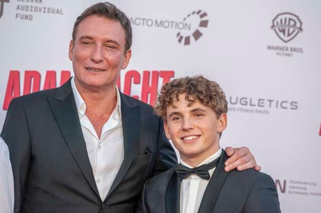 ABB ADAMSACHT- Vito Wiesner und Oliver Masucci Vater und Sohn zu Gast auf dem roten Teppich bei der Berlin Premiere des Kino Films Adams Acht Im Kino Zoo Palast am 08.09.2026 in Berlin Berlin Deutschland