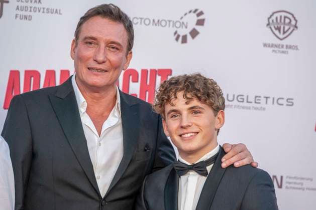 ABB ADAMSACHT- Vito Wiesner und Oliver Masucci Vater und Sohn zu Gast auf dem roten Teppich bei der Berlin Premiere des Kino Films Adams Acht Im Kino Zoo Palast am 08.09.2026 in Berlin Berlin Deutschland