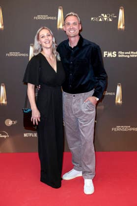 Jonas König mit Begleitung bei der Verleihung des Deutschen Fernsehpreises 2026 - Die Nacht der Kreativen in der Flora. Köln, 08.09.2026