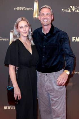 Jonas König mit Begleitung bei der Verleihung des Deutschen Fernsehpreises 2026 - Die Nacht der Kreativen in der Flora. Köln, 08.09.2026