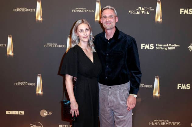 Jonas König mit Begleitung bei der Verleihung des Deutschen Fernsehpreises 2026 - Die Nacht der Kreativen in der Flora. Köln, 08.09.2026