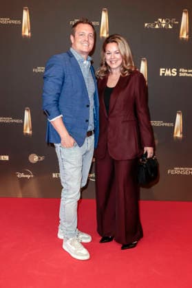 Nicole Simmen mit Begleitung bei der Verleihung des Deutschen Fernsehpreises 2026 - Die Nacht der Kreativen in der Flora. Köln, 08.09.2026