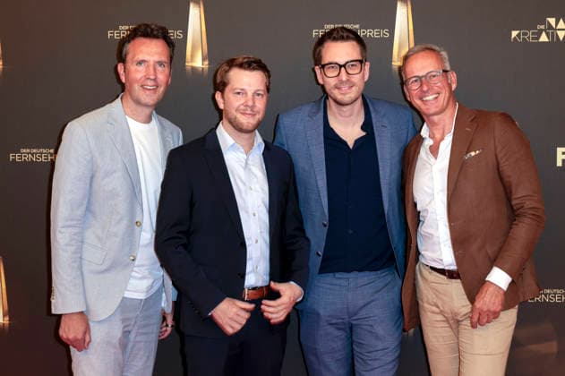 Jan Peter Lacher, Arne Neumann, Florian Kumb und Gast bei der Verleihung des Deutschen Fernsehpreises 2026 - Die Nacht der Kreativen in der Flora. Köln, 08.09.2026