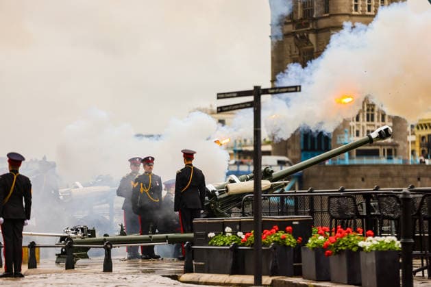Gun salute to mark fourth anniversary of the accession to the throne of King Charles in London - 08 Sep 2026 The Honourable Artillery Company fires a 62-gun salute at the Tower of London in London, marking the fourth anniversary of the accession to the throne of His Majesty King Charles III. London United Kingdom Copyright: xDinendraxHariax xSOPAxImagesx S0809_Accession_Day_DHARIA_051