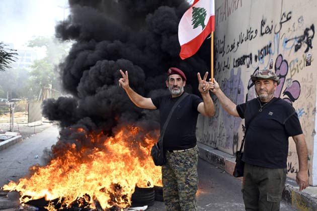 Retired Lebanese soldiers protest 2027 draft budget in Beirut BEIRUT, LEBANON - SEPTEMBER 9: Retired Lebanese military personnel burn tires during a protest at Riad Al-Solh Square in central Beirut, Lebanon, on September 9, 2026. Demonstrators rallied near government and parliament buildings to oppose the draft 2027 state budget for failing to include pension increases, denouncing officials for broken promises and worsening living conditions amid the country s ongoing economic crisis. Houssam Shbaro Anadolu Beirut Lebanon. Editorial use only. Please get in touch for any other usage.  Copyright: x2026xAnadoluxHoussamxShbarox