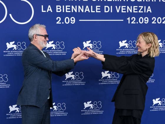 IPA88311894 - Venice, 83rd Venice International Film Festival 2026 - Day 8 - Photocall for *Un Bon Petit Soldat* - Pictured: Jasmine Trinca, StÃ phane BrizÃ , Alba Rohrwacher  Copyright: xAlbertoxTerenghix xPoolxPhotoxEventsx08x IPA88311894