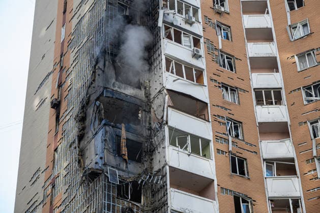 A 24-storey apartment block is damaged by a Russian attack in the Darnytskyi district of Kyiv, Ukraine, September 9, 2026. On Wednesday morning, September 9, a Russian drone hit the 24-storey building on the 12th floor. According to police, five people were injured, including a pregnant woman. (Photo by Danylo Antoniuk Ukrinform) Apartment block hit by Russian drone in Kyiv  Copyright: xDanyloxAntoniukx