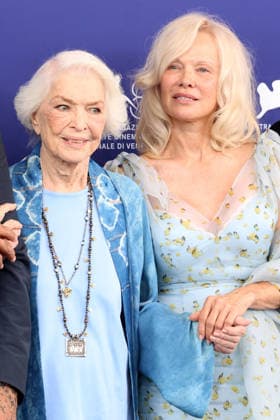 Ellen Burstyn und Pamela Anderson beim Photocall zum Kinofilm Place to Be auf der Biennale di Venezia 2026 83. Internationale Filmfestspiele von Venedig im Palazzo del Casino. Venedig, 09.09.2026