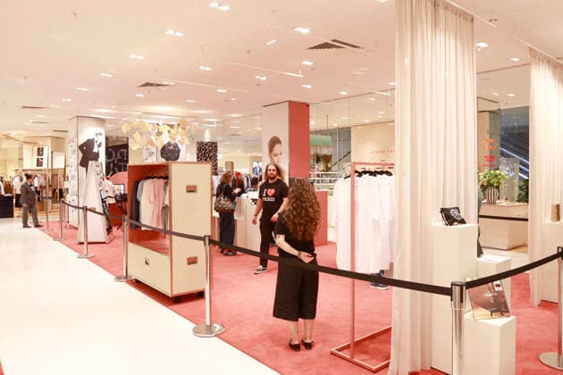 Opening of the Céline Dion Pop-Up Store at Galeries Lafayette in Paris, in conjunction with her concert series at the Plénitude Arena on September 9, 2026. From September 3 to October 5, 2026, fans will be able to find all kinds of merchandise, such as Maje T-shirts, exclusive collaborations with Pierre Hermé Paris, gloves, shopping bags. Visitors to the pop-up will have the chance to scan a QR code to enter a drawing for one of four pairs of tickets to Céline Dion’s concerts. Christophe Aubert Bestimage A pop-up store dedicated to Céline Dion is opening at Galeries Lafayette in Paris on September 9, 2026, to coincide with her concert series at the Plénitude Arena. From September 3 to October 5, 2026, fans will be able to find a wide range Copyright: xChristophexAubertx xBestimagexChristophexAubertx xBestimagex