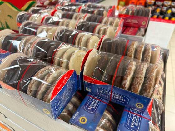 09.09.2026, Weihnachts-Produkte in einem Supermarkt im Allgäu im September, Lebkuchen sind immer die ersten Vorboten im Supermarkt auf das noch ferne Weihnachtsfest. 09.09.2026, Weihnachts-Produkte 09.09.2026, Weihnachts-Produkte
