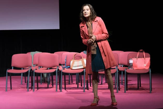 Angela Roy bei der Fotoprobe für die Komödie Männerbeschaffungsmaßnahmen in der Komödie Winterhuder Fährhaus Hamburg , vier Frauen finden in einem gemeinsamen Seminar zu ihren Hoffnungen und Gefühlen zurück, ein Theaterstück voller Musik mit vielen Hits und Evergreens, Premiere ist am 11. September 2026, Hamburg 9.9.2026