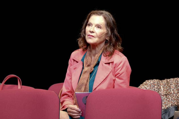 Angela Roy bei der Fotoprobe für die Komödie Männerbeschaffungsmaßnahmen in der Komödie Winterhuder Fährhaus Hamburg , vier Frauen finden in einem gemeinsamen Seminar zu ihren Hoffnungen und Gefühlen zurück, ein Theaterstück voller Musik mit vielen Hits und Evergreens, Premiere ist am 11. September 2026, Hamburg 9.9.2026