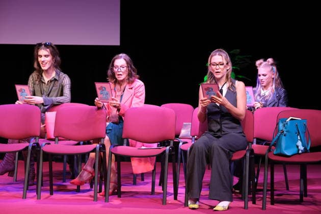 Jasper Middendorf, Angela Roy, Linda Hesse und Julia Lindholm bei der Fotoprobe für die Komödie Männerbeschaffungsmaßnahmen in der Komödie Winterhuder Fährhaus Hamburg , vier Frauen finden in einem gemeinsamen Seminar zu ihren Hoffnungen und Gefühlen zurück, ein Theaterstück voller Musik mit vielen Hits und Evergreens, Premiere ist am 11. September 2026, Hamburg 9.9.2026