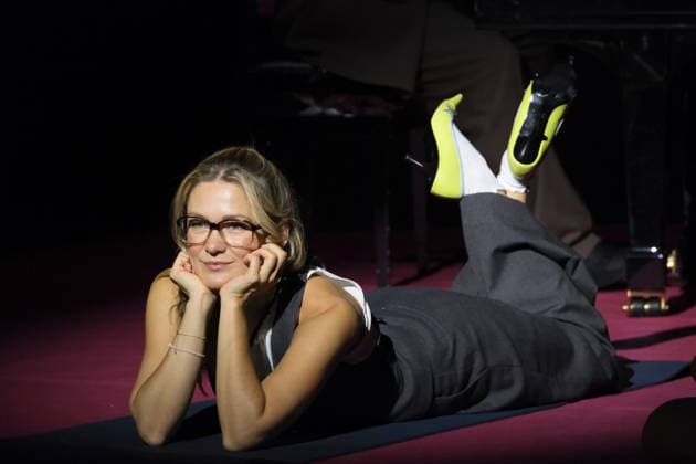 Linda Hesse bei der Fotoprobe für die Komödie Männerbeschaffungsmaßnahmen in der Komödie Winterhuder Fährhaus Hamburg , vier Frauen finden in einem gemeinsamen Seminar zu ihren Hoffnungen und Gefühlen zurück, ein Theaterstück voller Musik mit vielen Hits und Evergreens, Premiere ist am 11. September 2026, Hamburg 9.9.2026