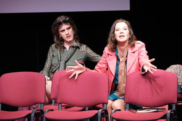 Jasper Middendorf und Angela Roy bei der Fotoprobe für die Komödie Männerbeschaffungsmaßnahmen in der Komödie Winterhuder Fährhaus Hamburg , vier Frauen finden in einem gemeinsamen Seminar zu ihren Hoffnungen und Gefühlen zurück, ein Theaterstück voller Musik mit vielen Hits und Evergreens, Premiere ist am 11. September 2026, Hamburg 9.9.2026