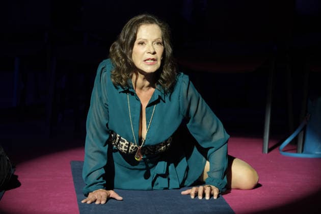 Angela Roy bei der Fotoprobe für die Komödie Männerbeschaffungsmaßnahmen in der Komödie Winterhuder Fährhaus Hamburg , vier Frauen finden in einem gemeinsamen Seminar zu ihren Hoffnungen und Gefühlen zurück, ein Theaterstück voller Musik mit vielen Hits und Evergreens, Premiere ist am 11. September 2026, Hamburg 9.9.2026