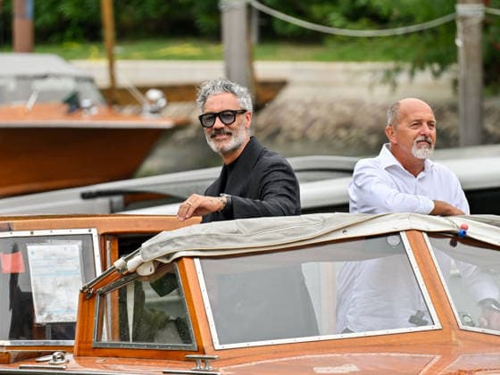 IPA88317172 - Venice, 83rd Venice International Film Festival 2026 - Day 8. Arrivals at the Hotel Excelsior pier. Pictured: Taika Waititi  Copyright: xManuelexMangiarottix xPoolxPhotoxEventsx08x IPA88317172