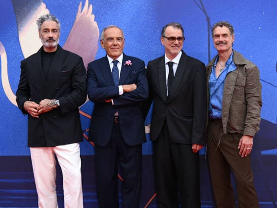 IPA88318660 - Venice, 83rd Venice International Film Festival 2026 - Night 8. Red Carpet for the film Place To Be. In attendance: Taika Waititi, Alberto Barbera, Director KornÃ l Mundruczo, Murray Bartlett  Copyright: xAlbertoxTerenghix xPoolxPhotoxEventsx08x IPA88318660
