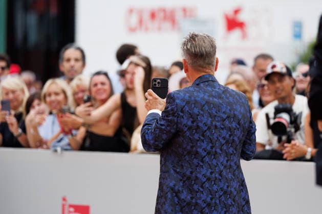 News - Dau Red Carpet - The 83rd Venice International Film Festival Clayton Norcross attends the Dau Screening during the 83rd Venice International Film Festival at Sala Grande on September 09, 2026 in Venice, Italy. Photo: Cinzia Camela. Lido di Venezia Palazzo del Cinema Italy Copyright: xCinziaxCamelax xLiveMediax LPN_2660355