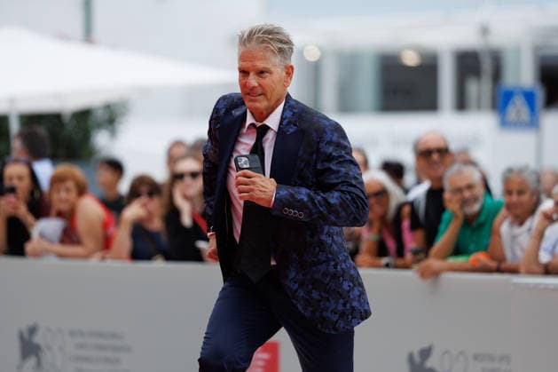 News - Dau Red Carpet - The 83rd Venice International Film Festival Clayton Norcross attends the Dau Screening during the 83rd Venice International Film Festival at Sala Grande on September 09, 2026 in Venice, Italy. Photo: Cinzia Camela. Lido di Venezia Palazzo del Cinema Italy Copyright: xCinziaxCamelax xLiveMediax LPN_2660360
