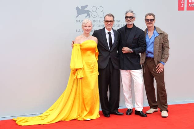 Pamela Anderson, Kornel Mundruczo, Taika Waititi und Murray Bartlett bei der Premiere des Kinofilms Place to Be auf der Biennale di Venezia 2023 83. Internationale Filmfestspiele von Venedig im Sala Giardino. Venedig, 09.09.2026