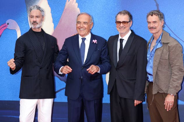 Taika Waititi, Alberto Barbera, Kornel Mundruczo und Murray Bartlett bei der Premiere des Kinofilms Place to Be auf der Biennale di Venezia 2023 83. Internationale Filmfestspiele von Venedig im Sala Giardino. Venedig, 09.09.2026
