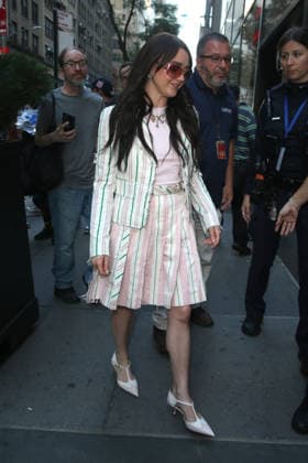 September 9, 2026: Maisie Williams arrives at the Today Show - ZUMAh16_ 20260909_zaf_h16_009 Copyright: xDanxHerrickx