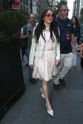 September 9, 2026: Maisie Williams arrives at the Today Show - ZUMAh16_ 20260909_zaf_h16_005 Copyright: xDanxHerrickx