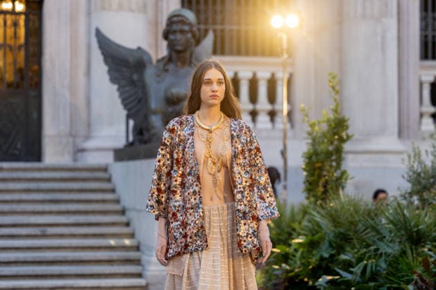 Dolores Promesas × Duyos Fashion Show in Madrid A model during the Dolores Promesas × Duyos fashion show at the National Archaeological Museum on September 9, 2026, in Madrid, Spain. This will mark the debut of Juan Duyos’s first collection as creative director of Dolores Promesas. The collection is titled Lola and is designed specifically for special occasions, celebrations, and the red carpet, reviving the most sophisticated spirit of the brand’s former Heaven line. SEPTEMBER 9, 2026 FASHION SHOW DUYOS DOLORES PROMESAS CLOTHING LOLA COLLECTION MODEL Madrid Madrid, Spain  Copyright: xRicardoxRubiox 7761734