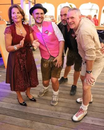09.09.2026 xhpx Frankfurt am Main, Eröffnung Frankfurter Oktoberfest 2026 Oktoberfest Botschafterin Claudia Elisabeth Obert Unternehmerin und Reality-TV-Teilnehmerin hier mit Patrick und Dennis Hausmann sowie Kai Mann